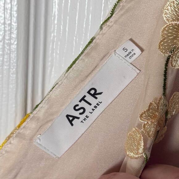 ASTR The Label Aisha Floral Appliqué Mini Dress S - Picture 8 of 9